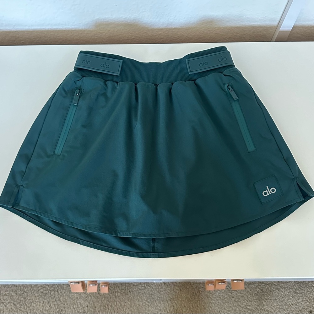 ALO Yoga Women's Elevate Green Skirt/skort